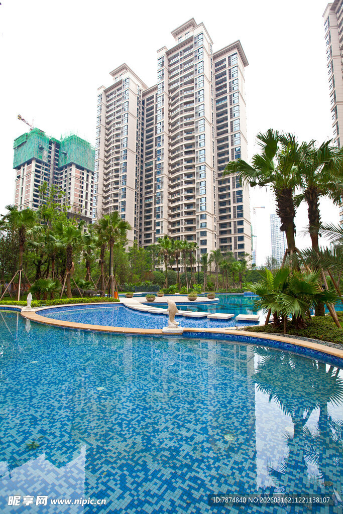 高端小区的迷人景观泳池