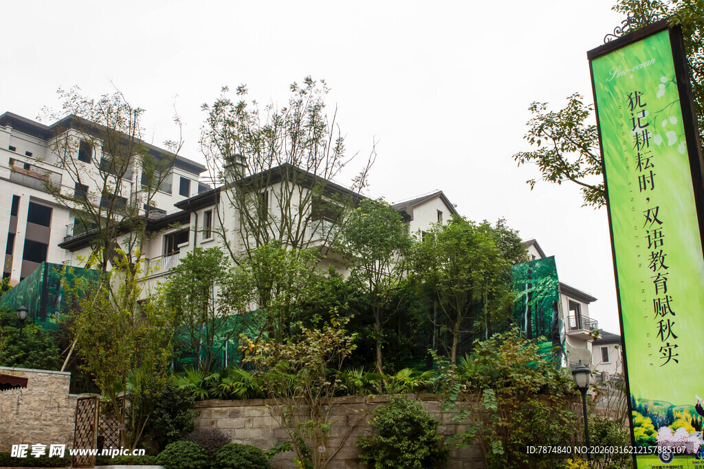 依山傍绿植的精致住宅