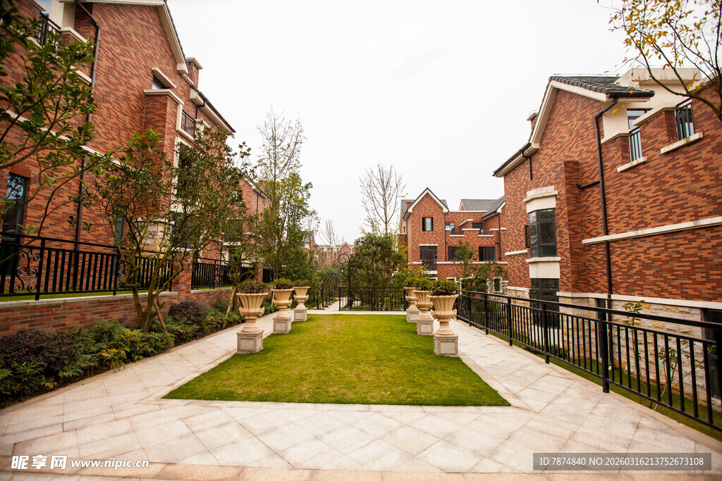 小区内的精致绿化景观