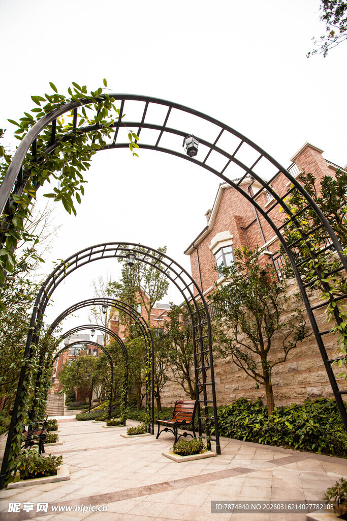 拱形绿植景观通道