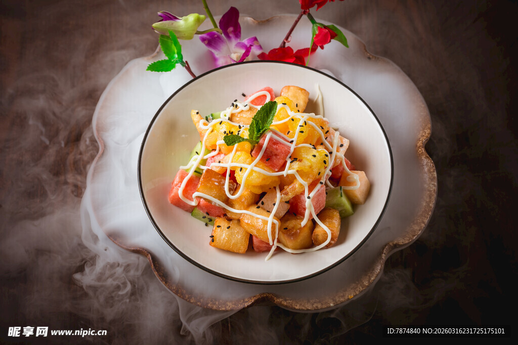 创意摆盘的多彩美味菜肴