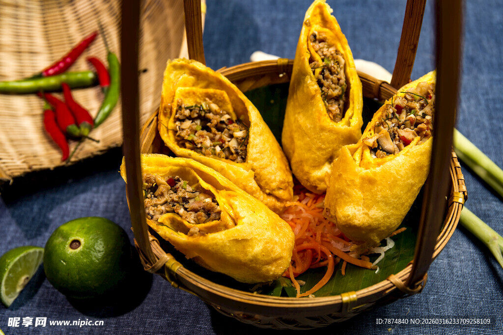 竹篮装的美味特色烧麦