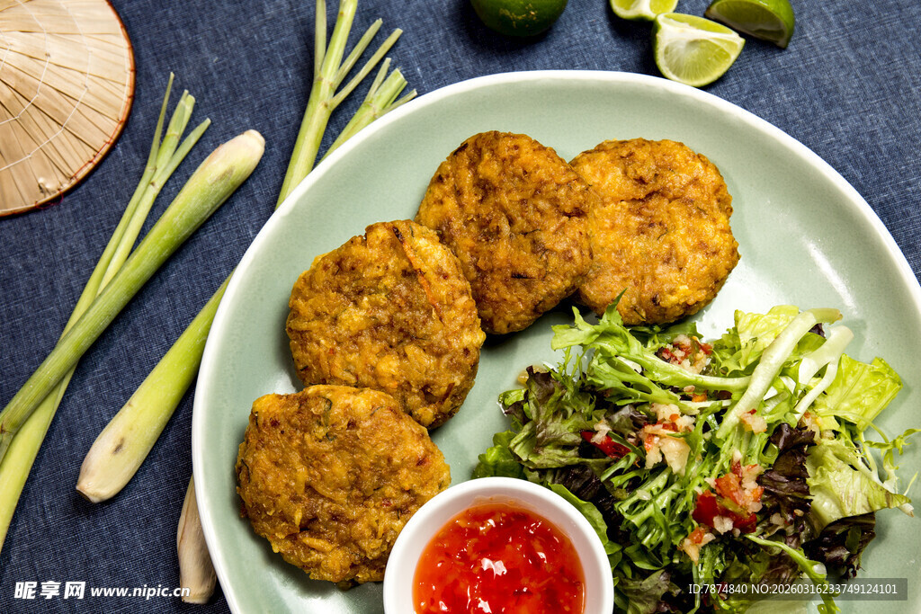 香酥鸡块配新鲜沙拉