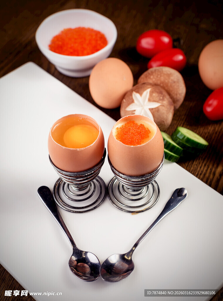 水煮蛋配调料与食材