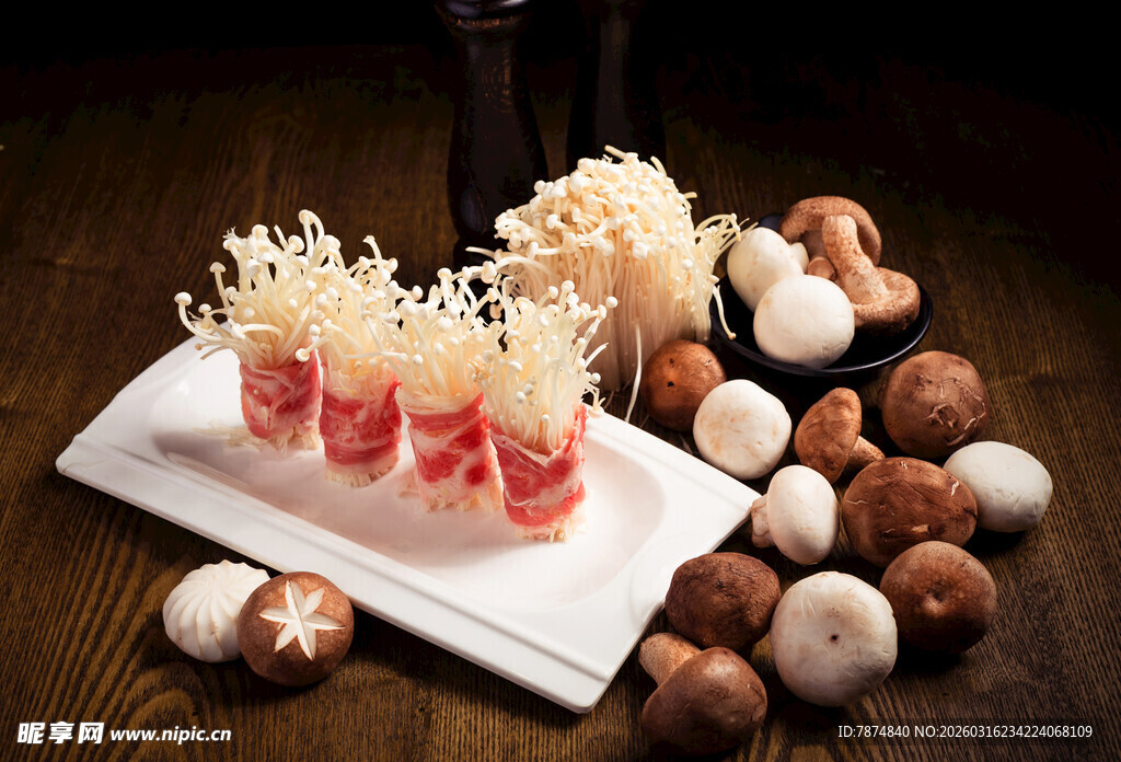 精致美味的多样甜点组合