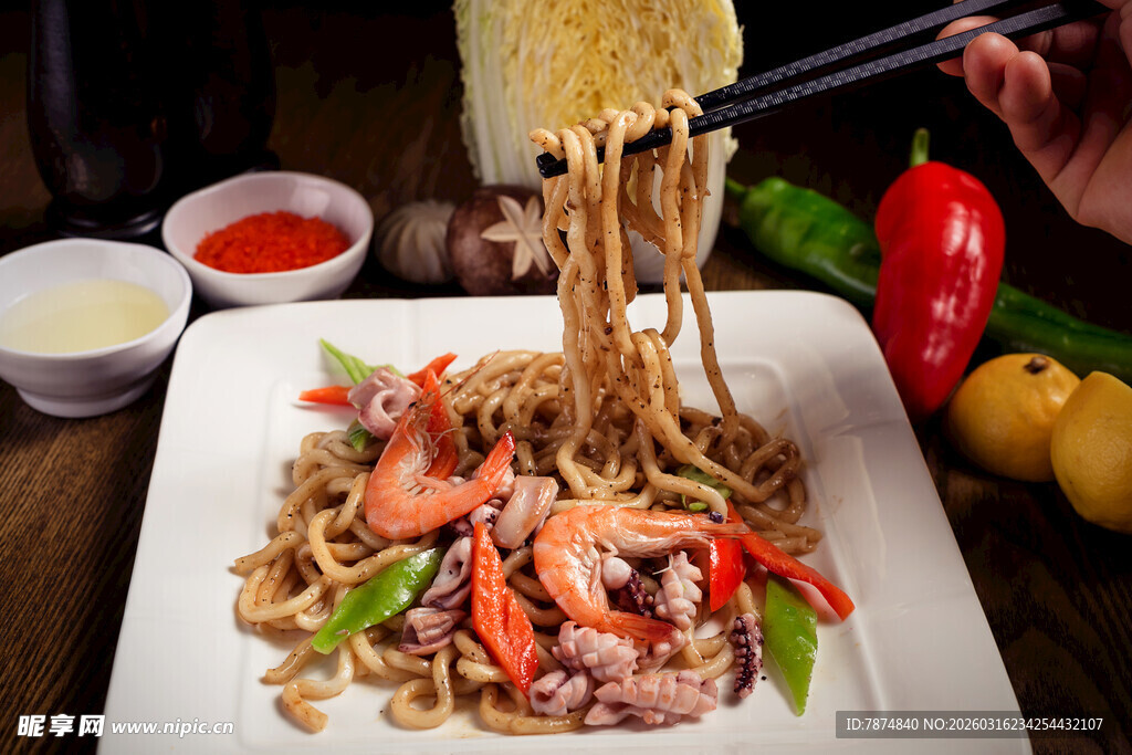 海鲜炒面 美味诱人瞬间