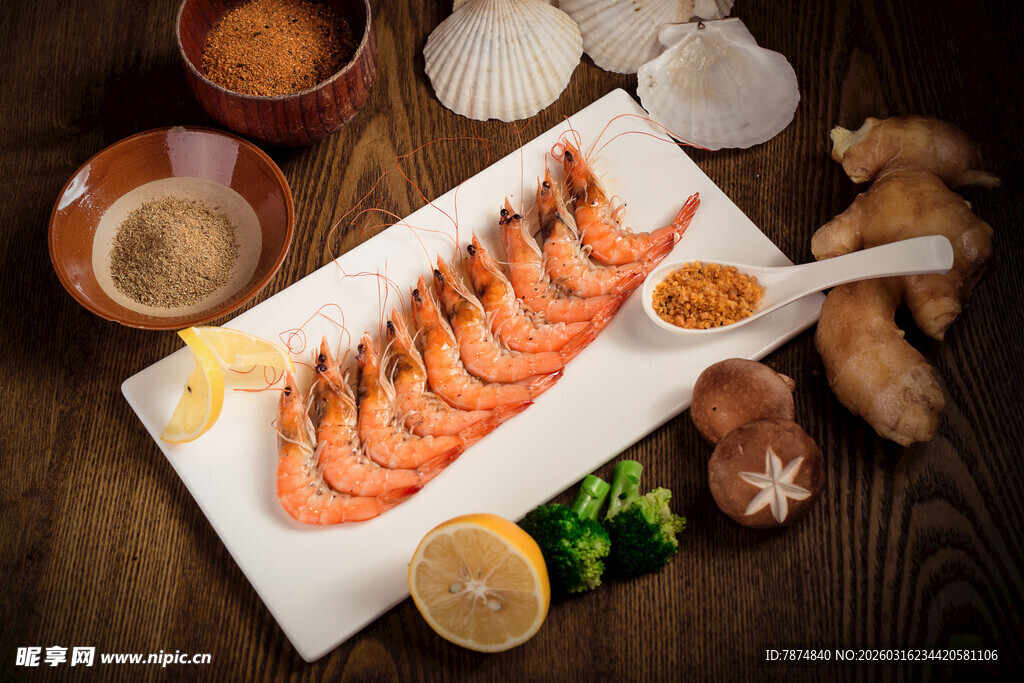 美味鲜虾摆盘 搭配佐料