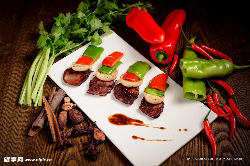 美味牛肉卷配多彩蔬菜