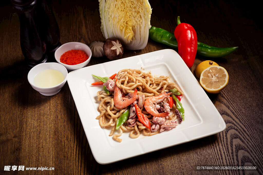 美味虾仁意面摆拍图