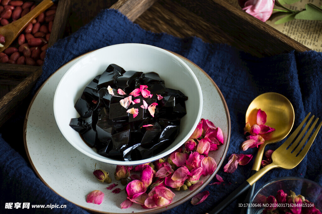 玫瑰味的龟苓膏