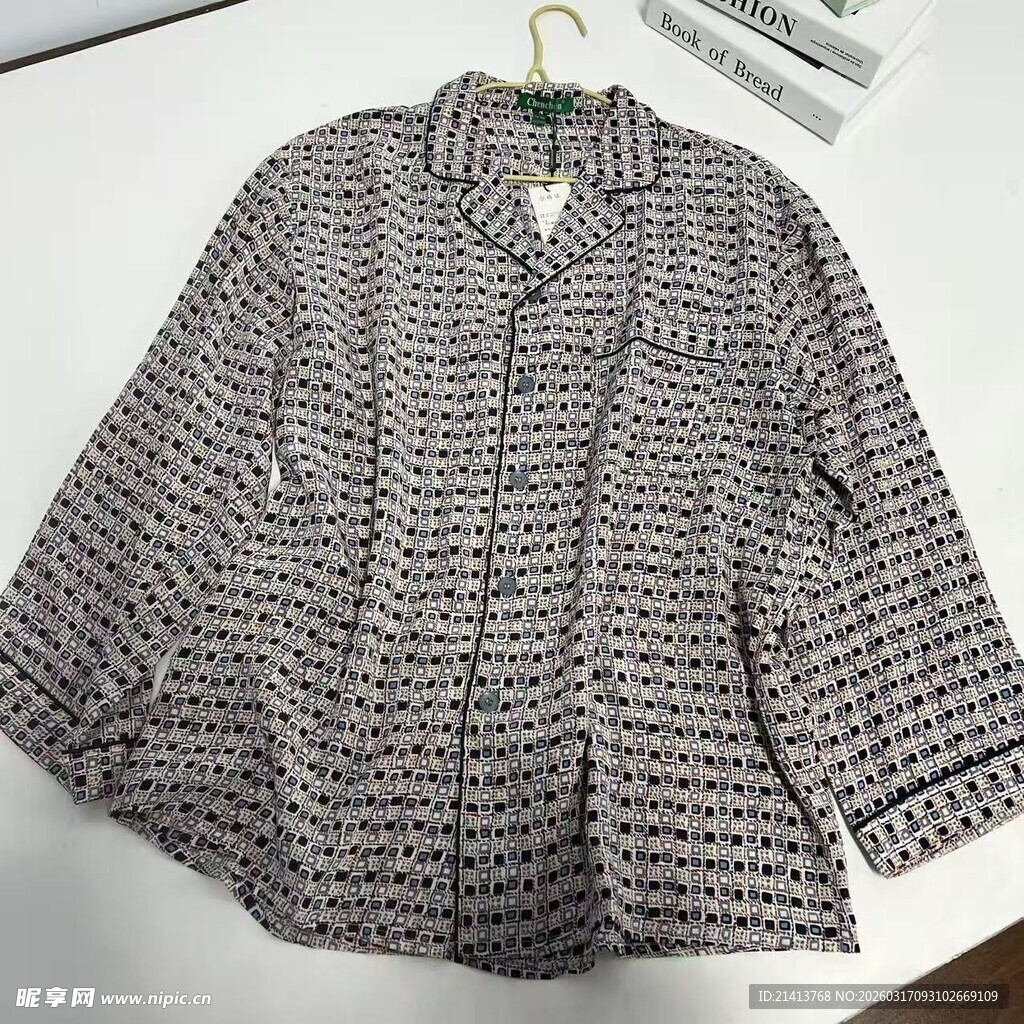 黑白格纹衬衫时尚上衣展示