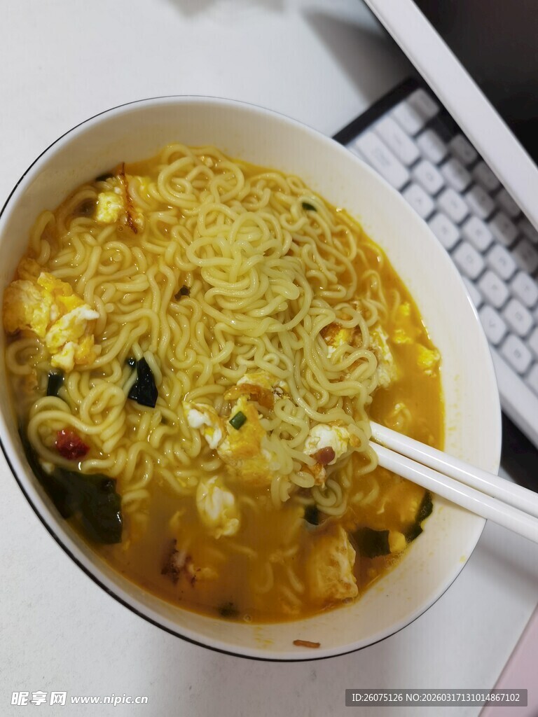 一碗美味的鸡蛋泡面