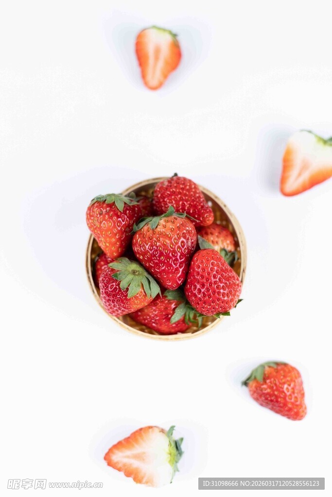 碗中鲜草莓