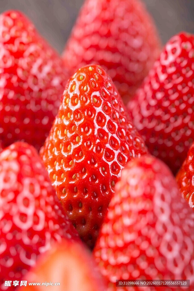 新鲜诱人的草莓特写