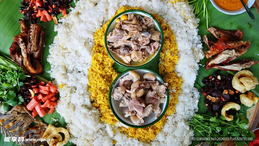 美味海鲜盖饭   食材丰富