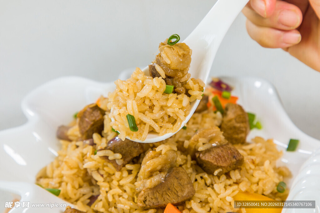 美味牛肉炒饭诱人特写