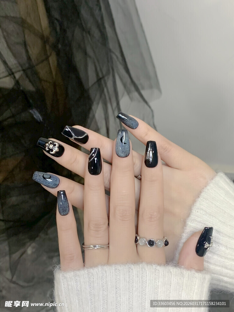 时尚美甲手部特写展示