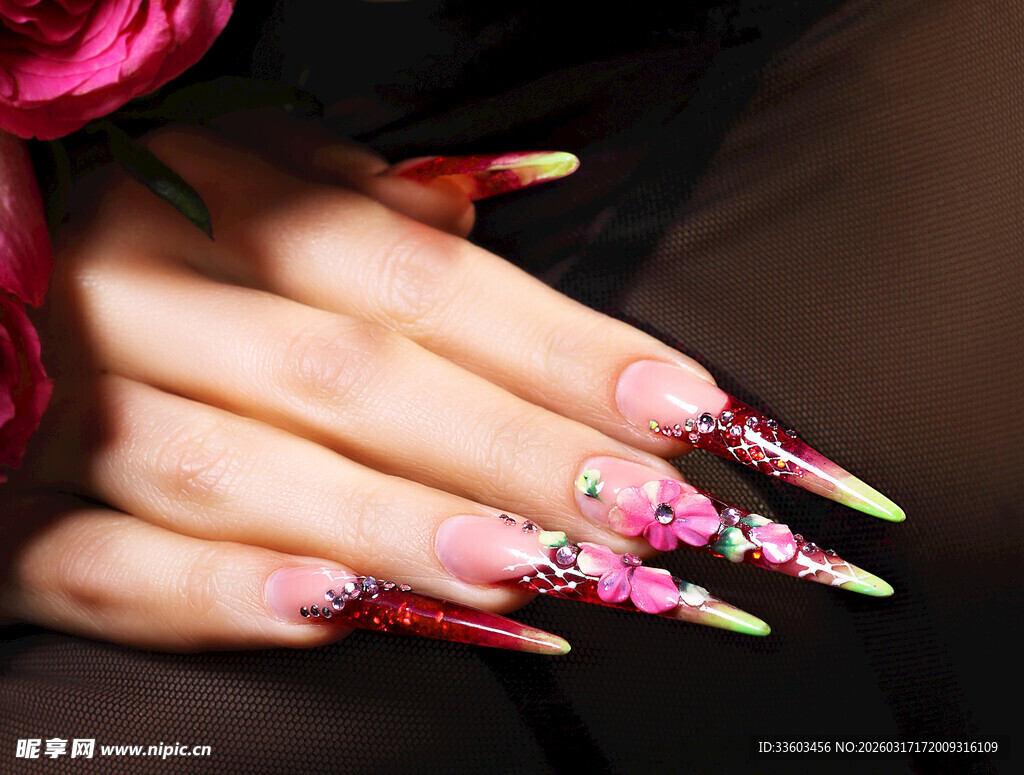 绚丽雕花美甲艺术展示