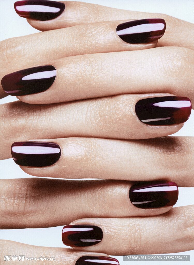 时尚黑红美甲特写