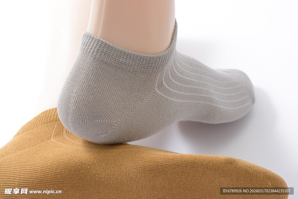 浅灰色袜子