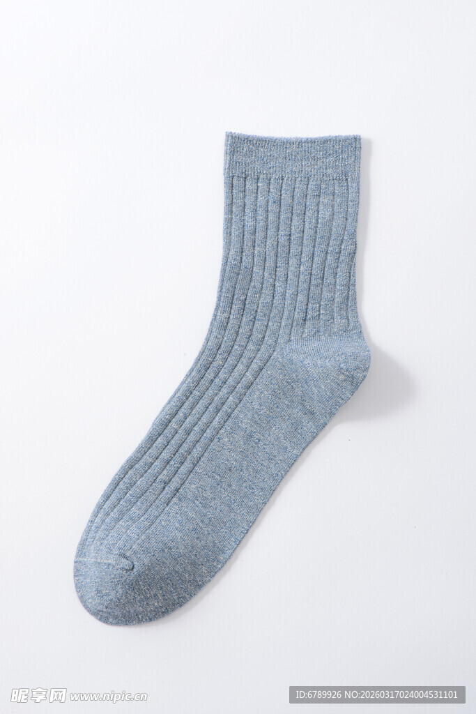 浅灰色针织中筒袜