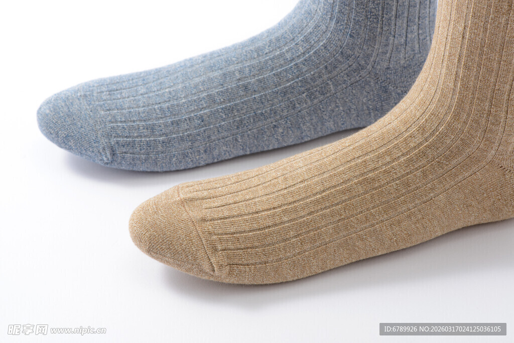 两双质感袜子展示