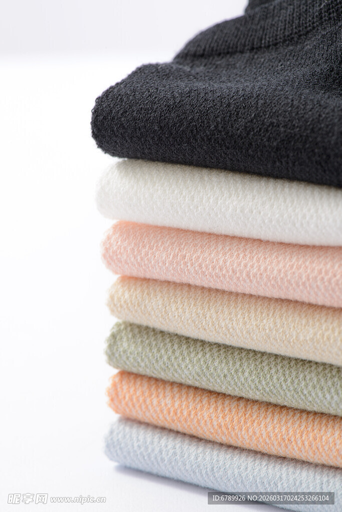 多彩叠放的棉袜