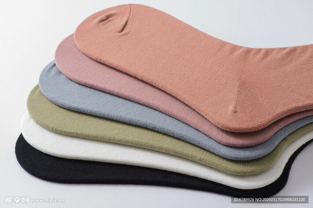多彩纯色袜子堆叠展示