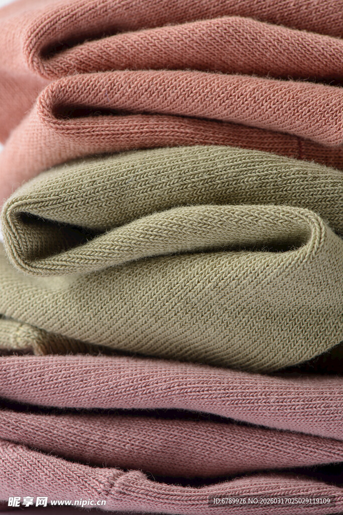 叠放的多彩棉袜