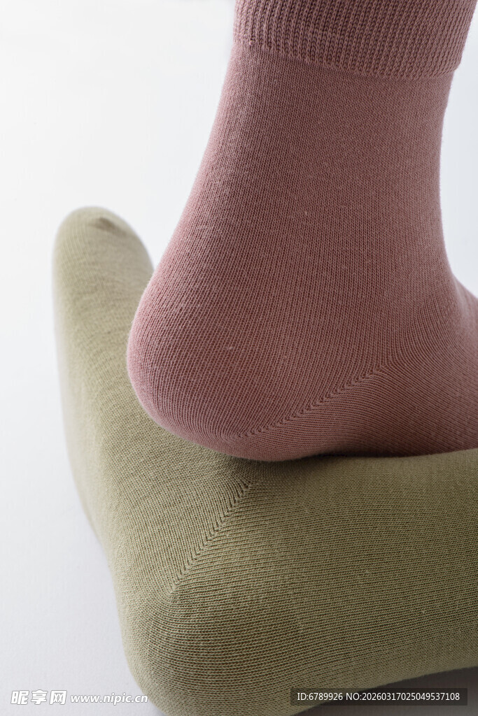 绿色和粉色袜子
