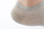 浅灰色简约短袜