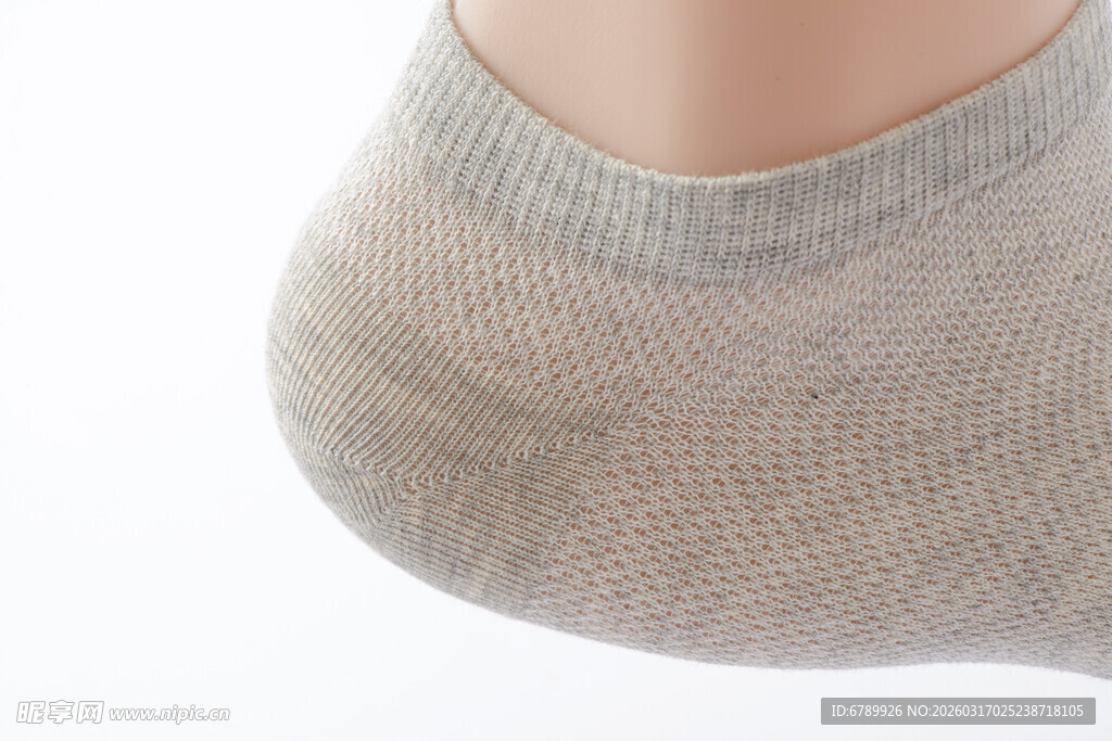 浅灰色简约短袜