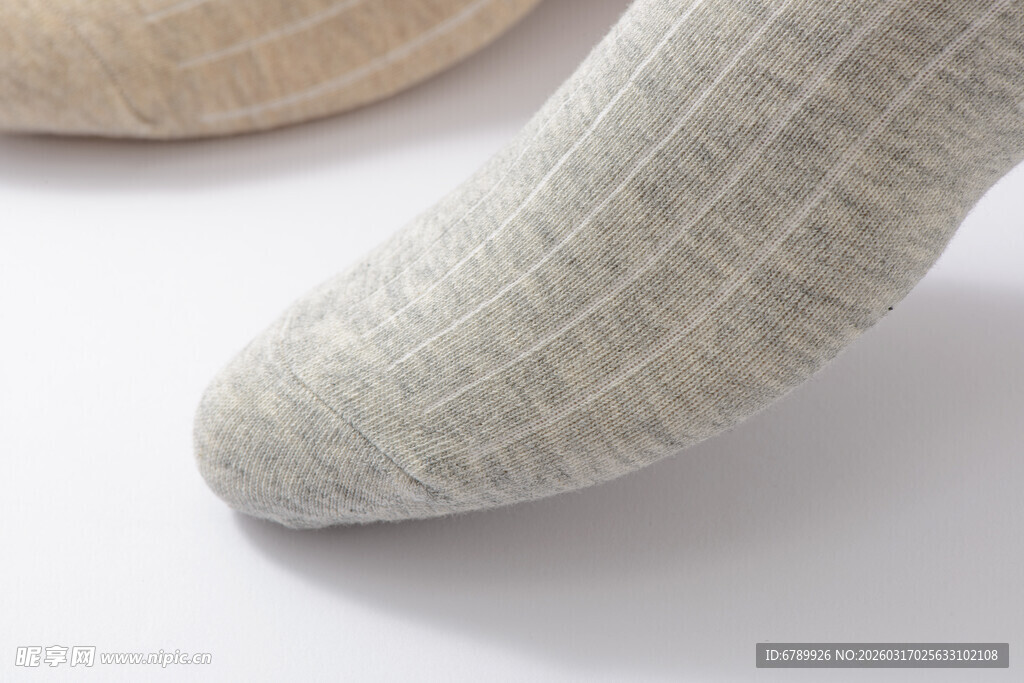 浅灰格纹袜子特写