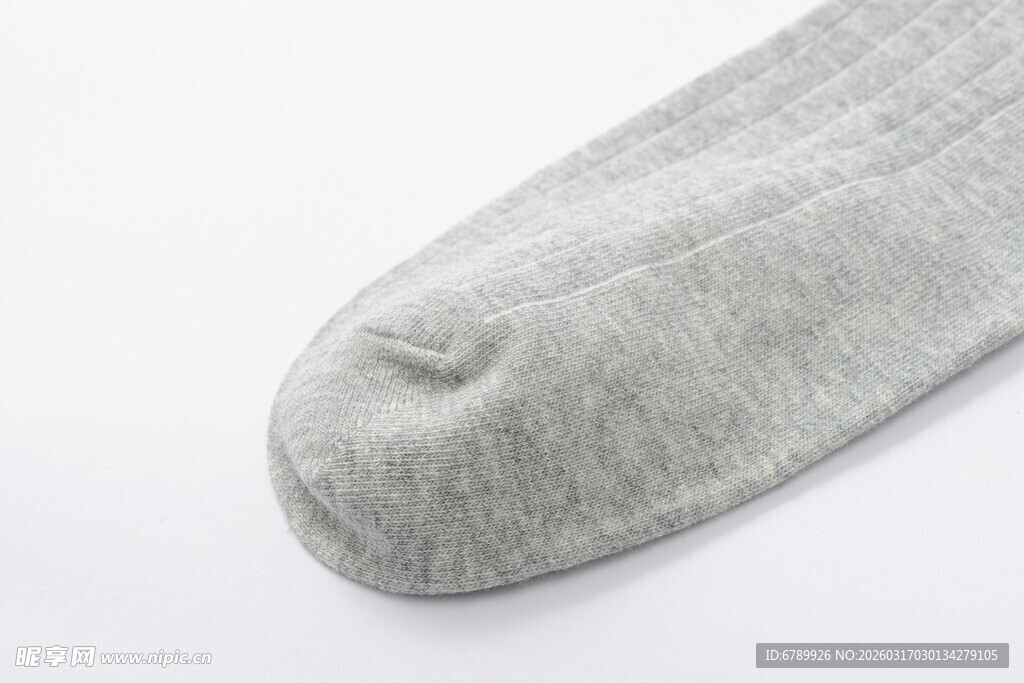 浅灰色简约纯棉袜子特写