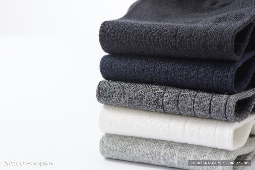 叠放的棉袜