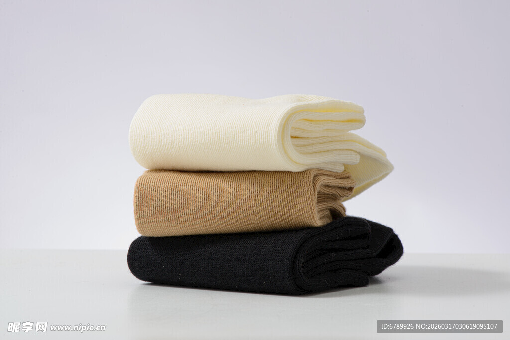 叠放的棉袜