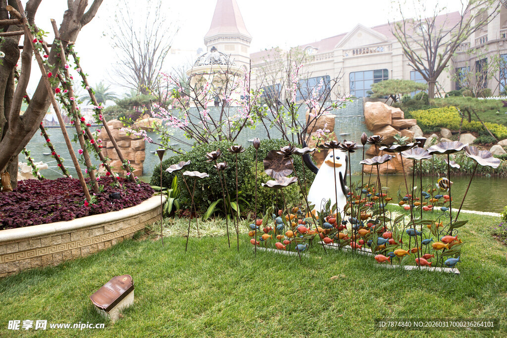 浪漫花园中的优雅婚纱展示