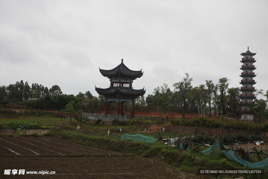 中式古建筑与田园景致