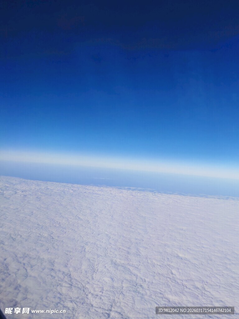 高空俯瞰茫茫云海景观