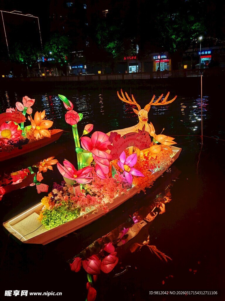 水上花灯展 绚丽多彩