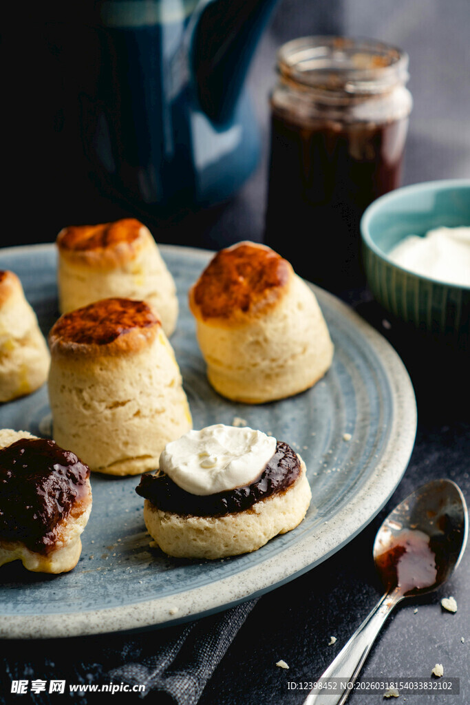 司康饼搭配果酱