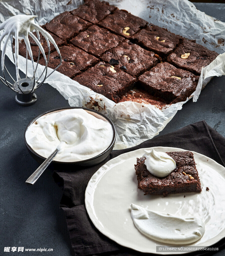 布朗尼配冰淇淋