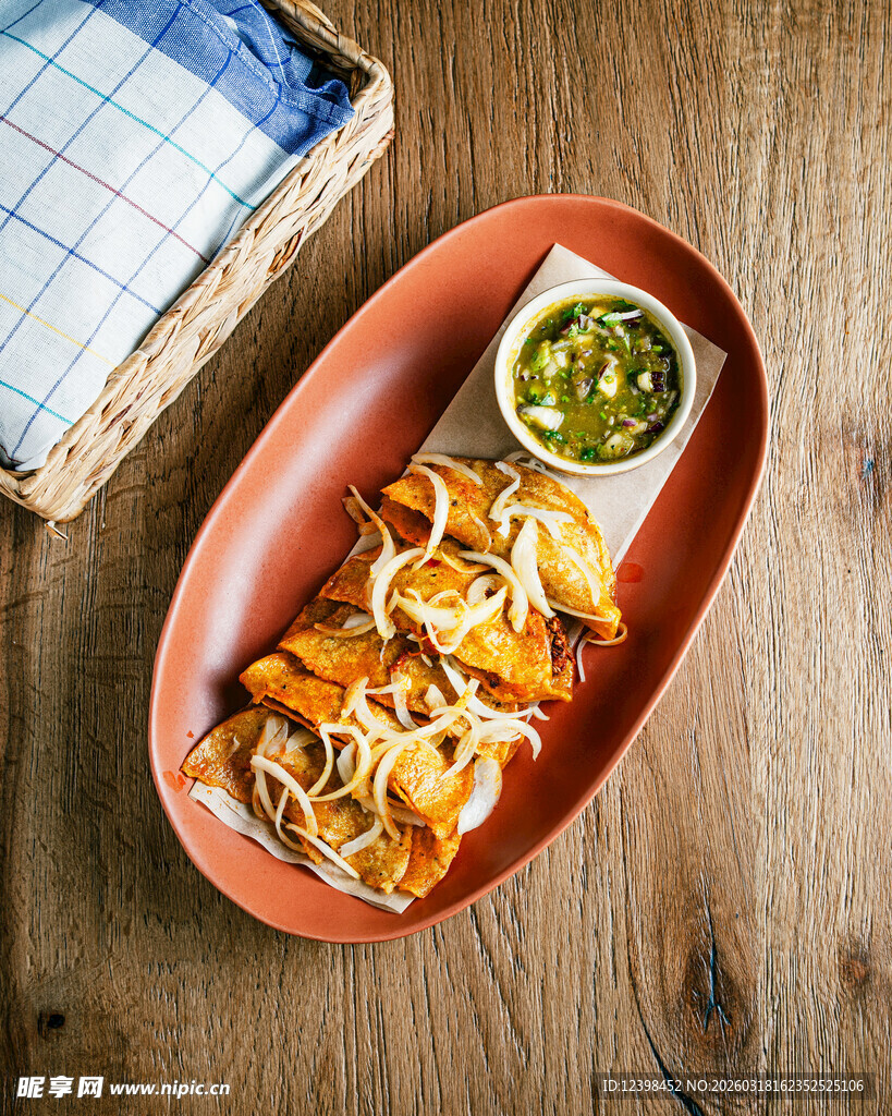 美味芝士玉米片配蘸酱