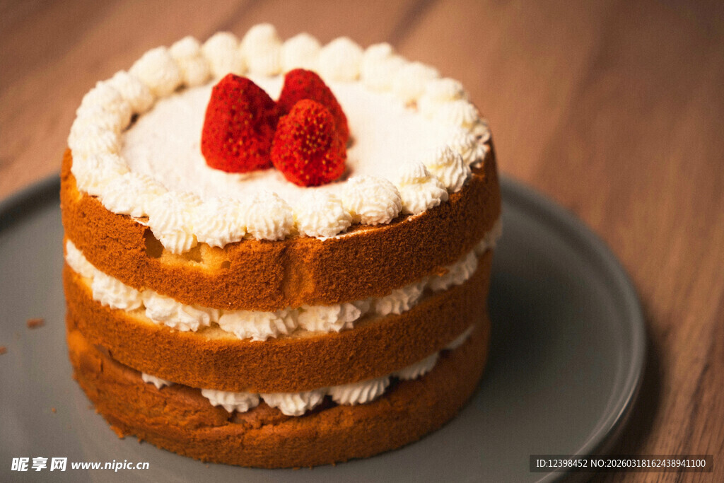 草莓奶油多层蛋糕