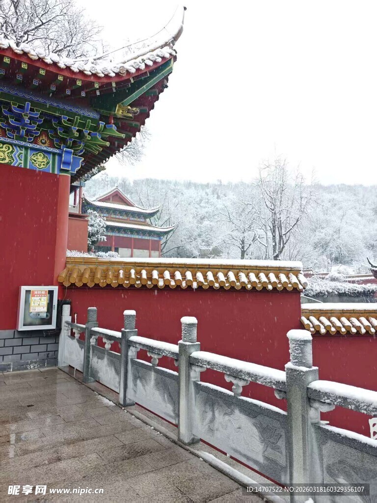 古建雪景 红墙黛瓦韵悠长
