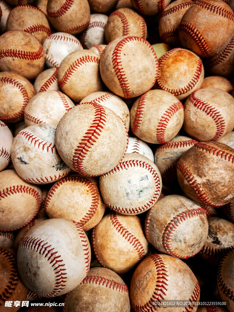 一堆旧棒球
