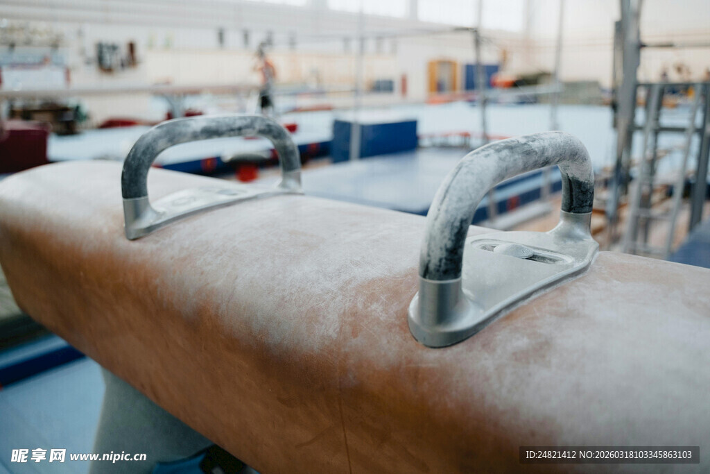 船甲板上的金属固定装置