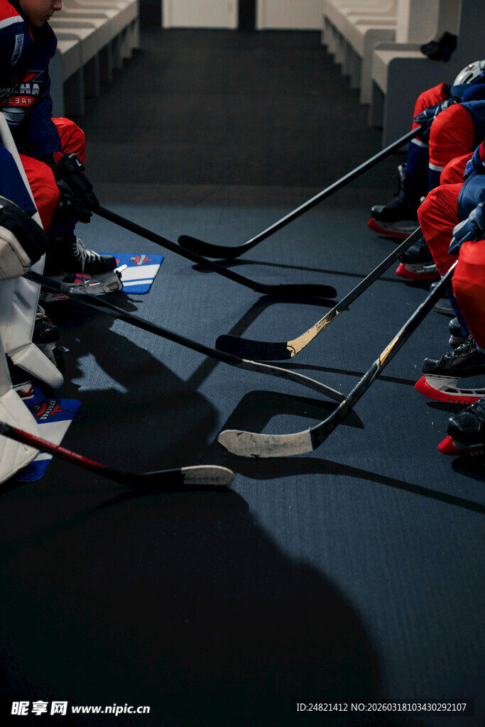 赛艇队训练中的整齐划桨