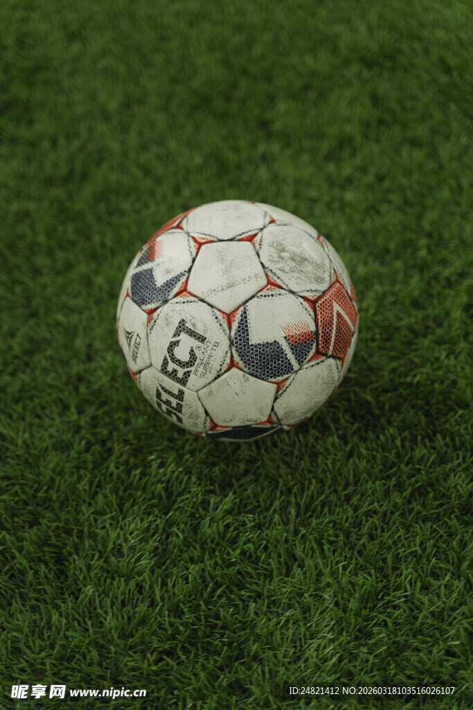 绿茵上的复古足球