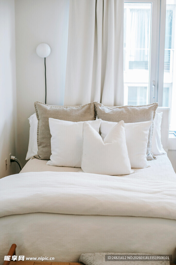 简约温馨卧室床铺场景